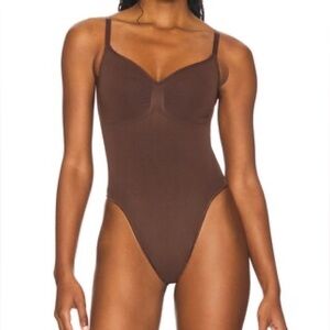SKIMS SEAMLESS SCULPT LOW BACK THONG BODYSUIT COCOA WOMENS size XL
